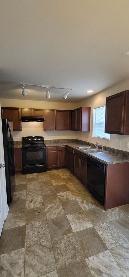 82 Aleah Ct - Photo 3 of 9