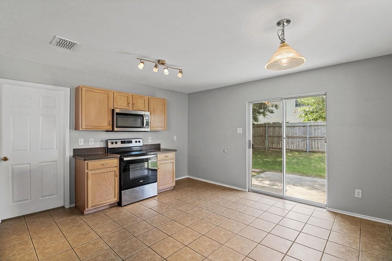 2817 Briargrove Ln - Photo 6 of 14
