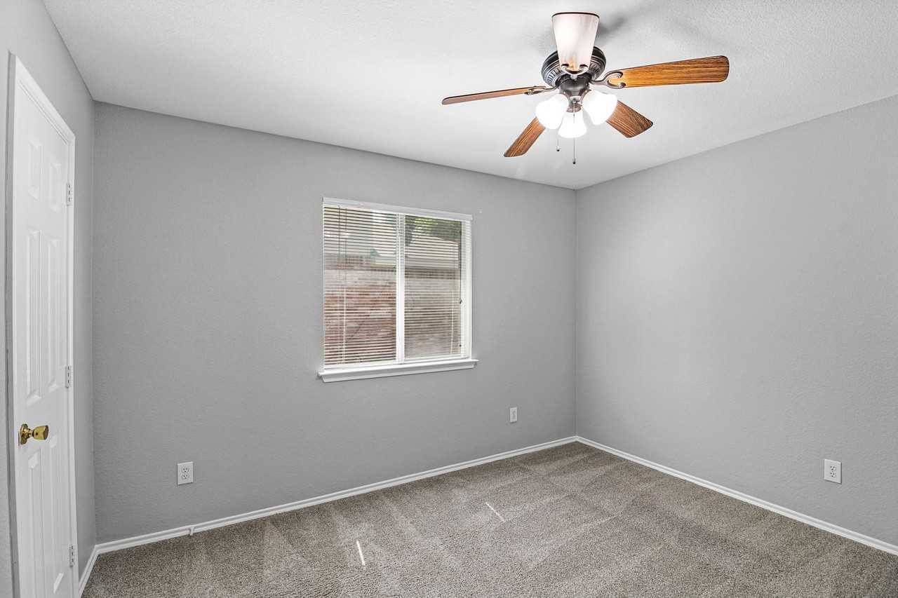 2817 Briargrove Ln - Photo 7 of 14