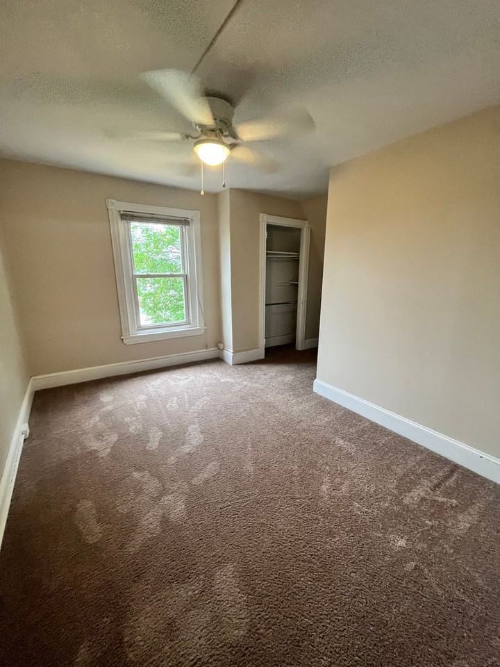 911 Fayette St #2 - Photo 6 of 9