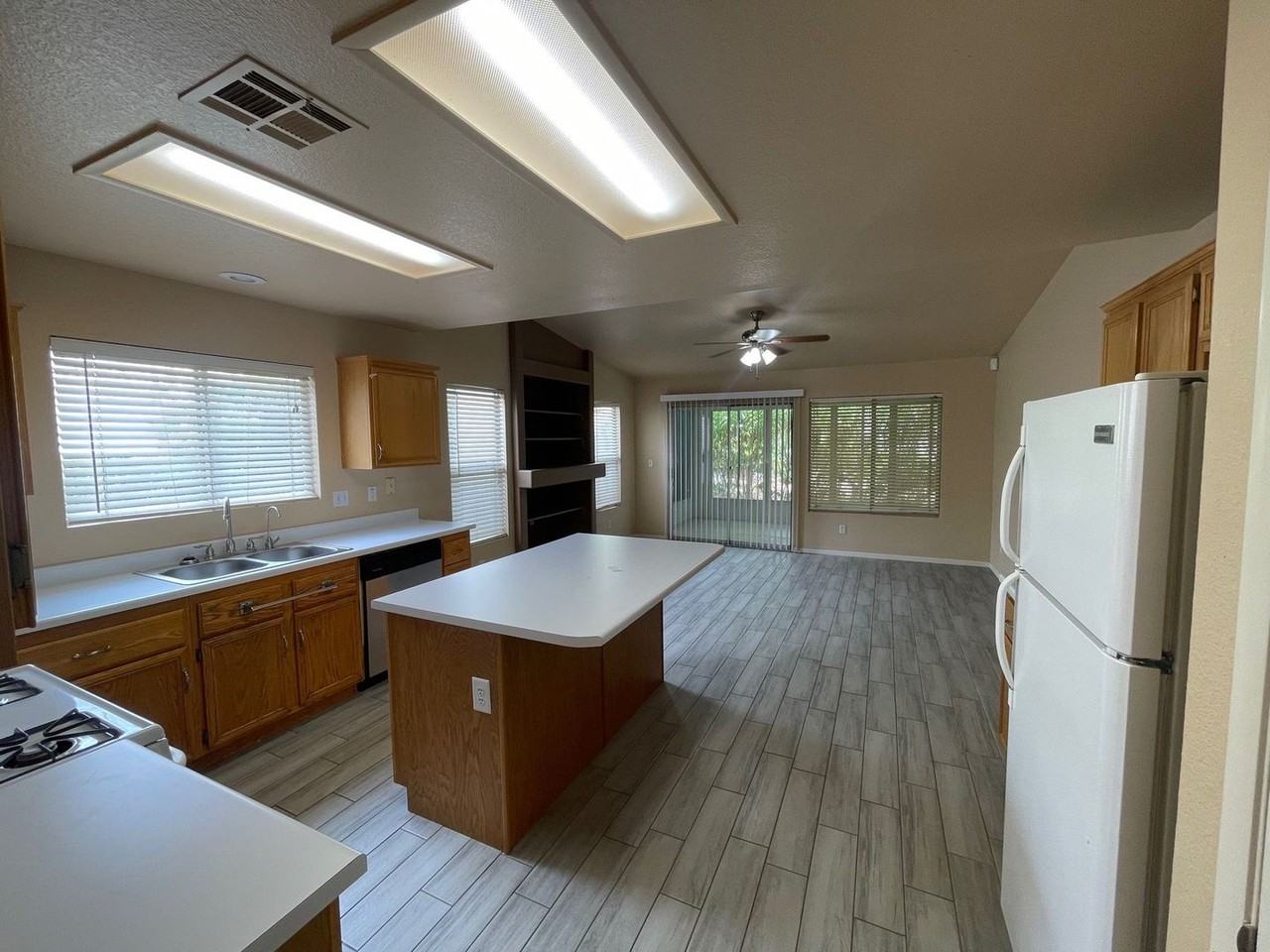 8220 Hollister Ave - Photo 6 of 29