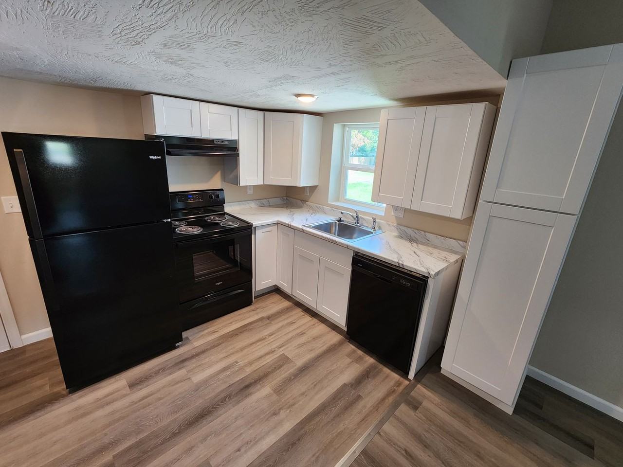 2153 N National Ave - Photo 7 of 36