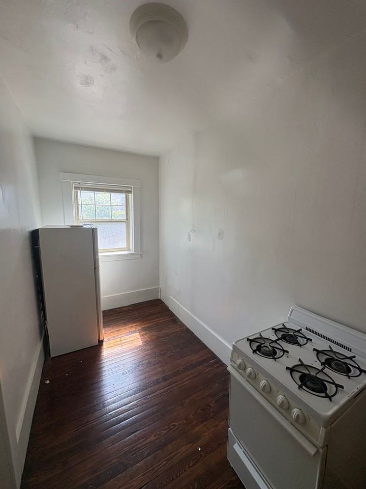 345 Alexander St. - Photo 3 of 8