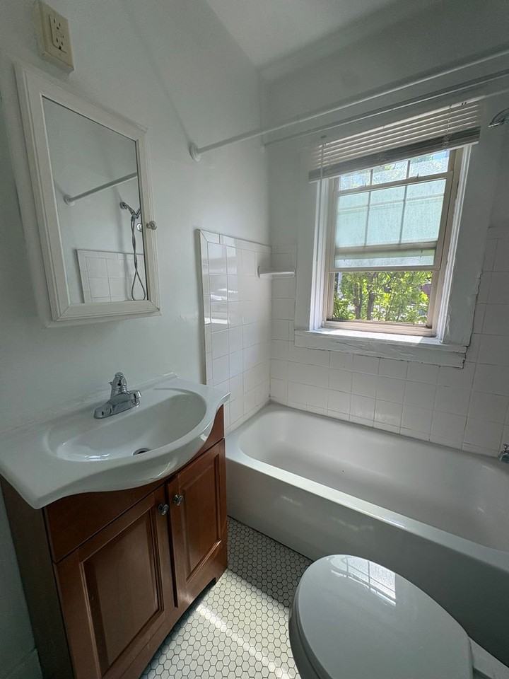 345 Alexander St. - Photo 5 of 8