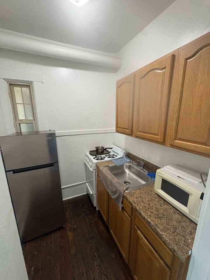 345 Alexander St. - Photo 3 of 7