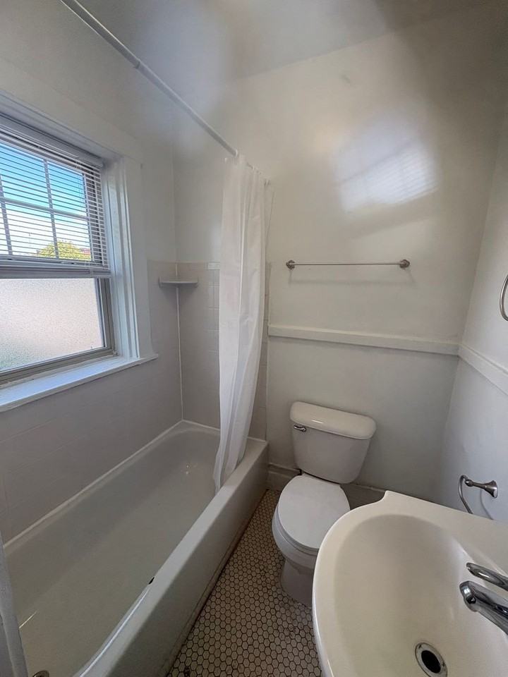 345 Alexander St. - Photo 4 of 7