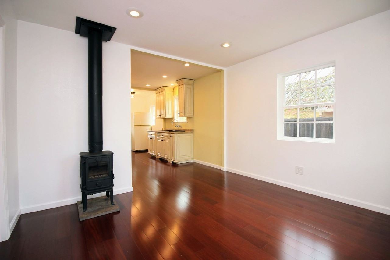 1151 Corby Ave - Photo 4 of 18