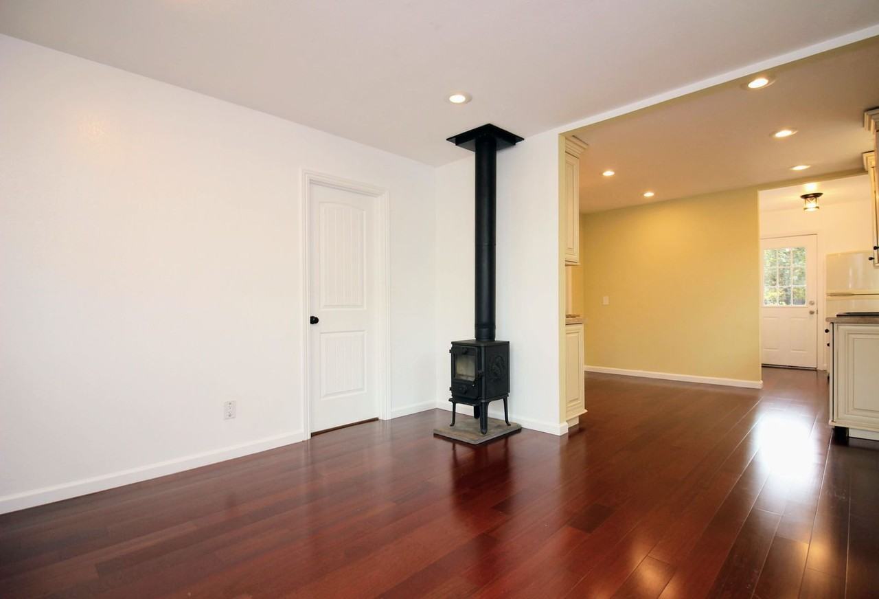 1151 Corby Ave - Photo 5 of 18