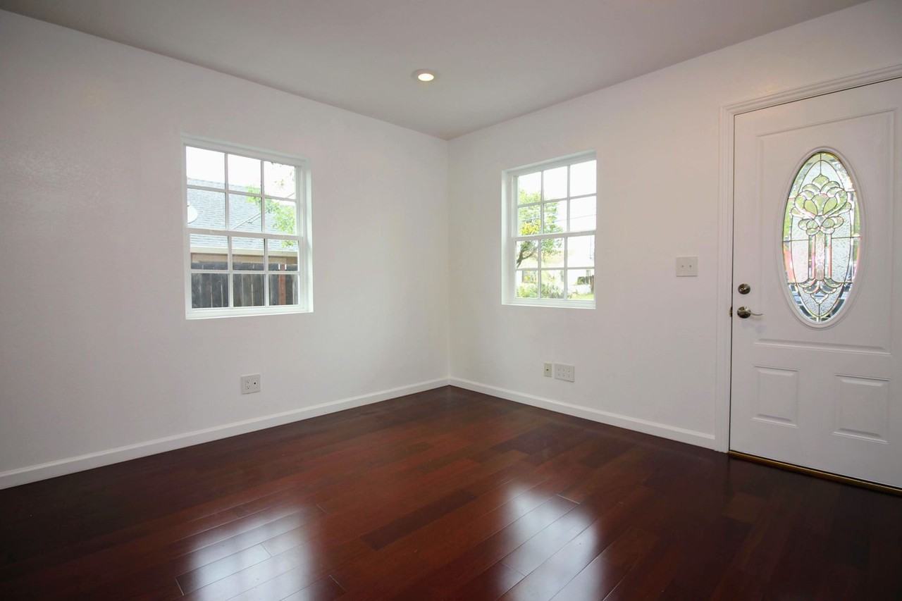 1151 Corby Ave - Photo 6 of 18