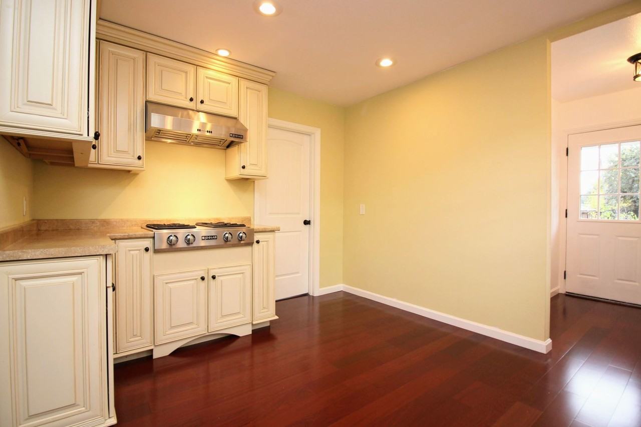 1151 Corby Ave - Photo 7 of 18