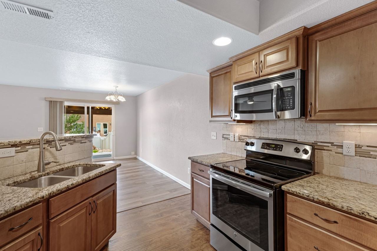 4227 Date St - Photo 6 of 27