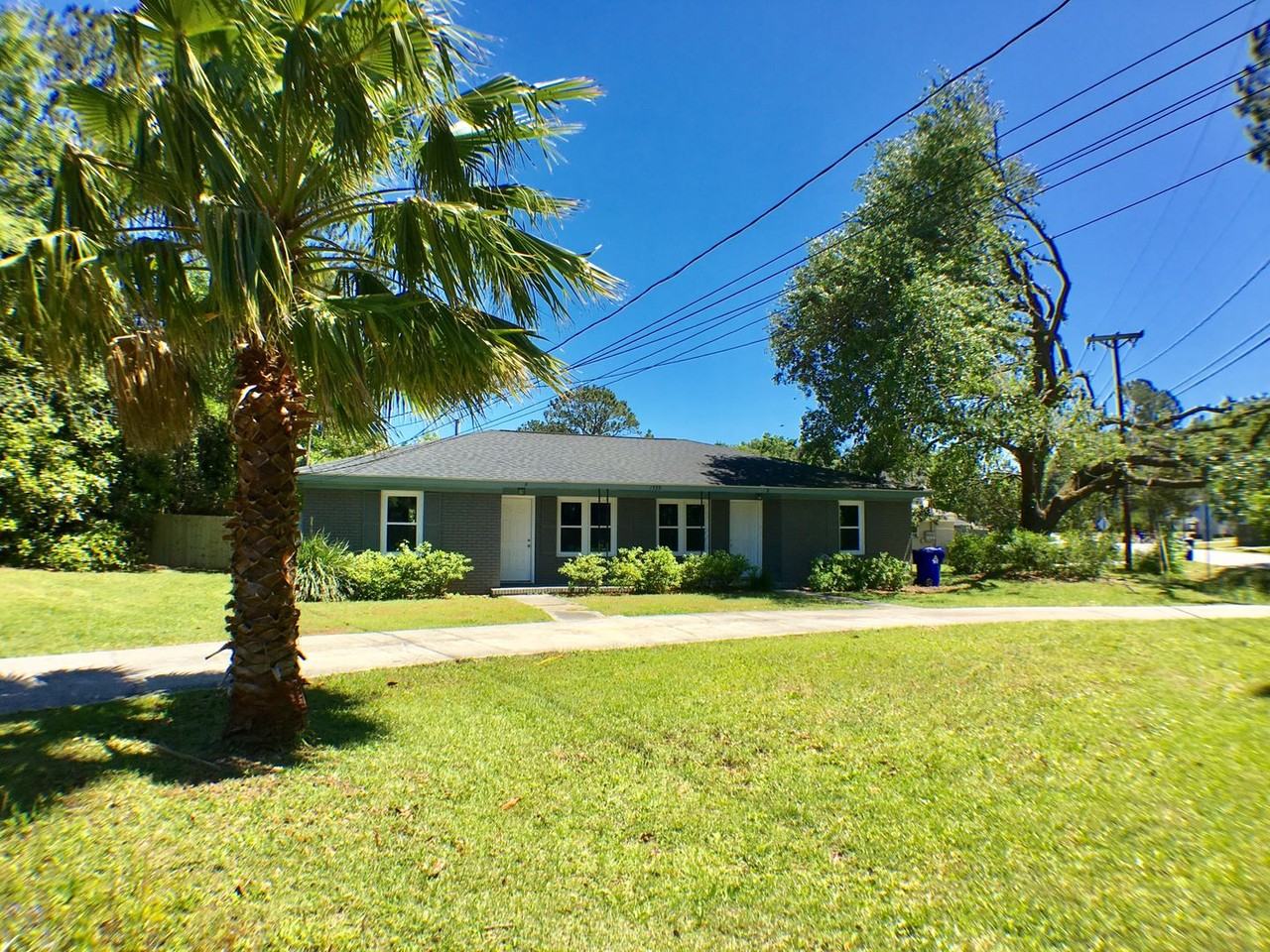 1559 Brookbank Ave #B - Photo 2 of 13