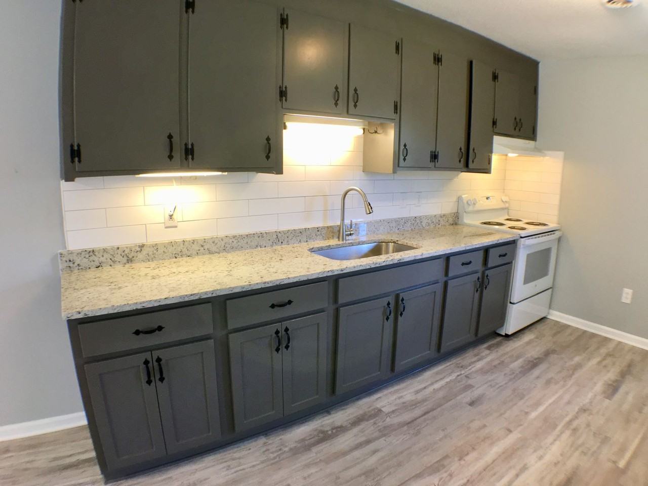 1559 Brookbank Ave #B - Photo 7 of 13