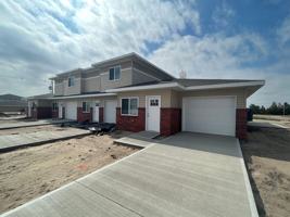 featured image of 904 E 10th St