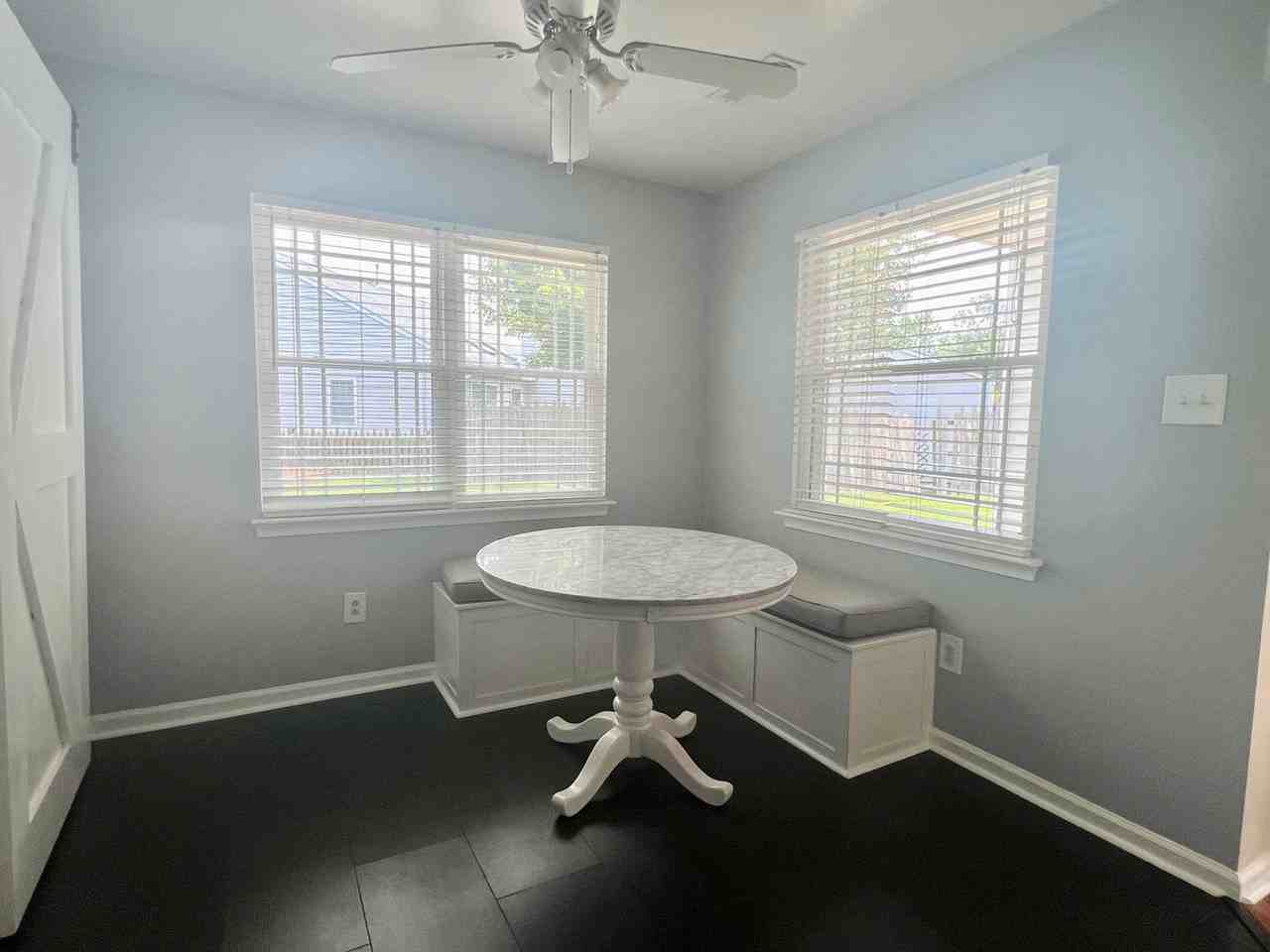 943 Chigwell Rd - Photo 4 of 36