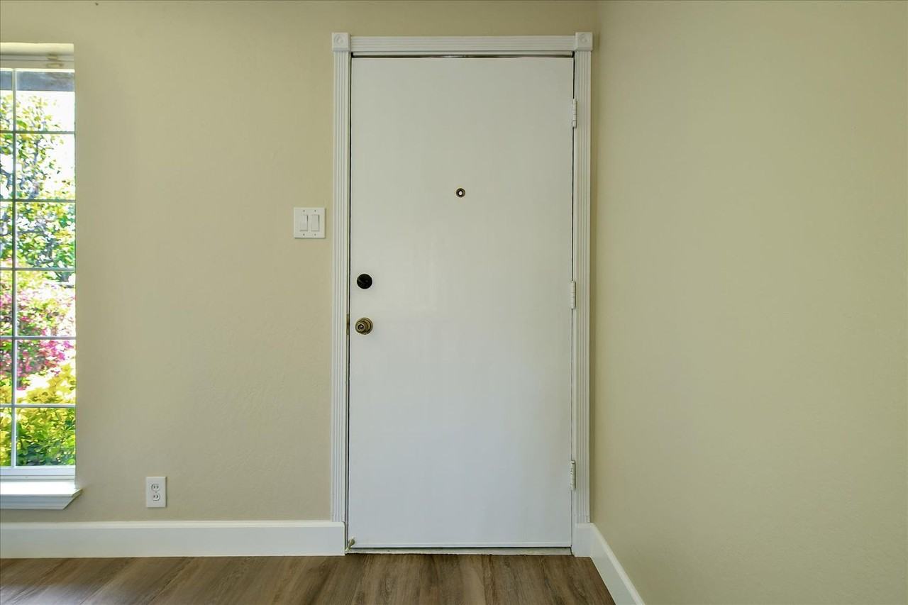 1411 Santa Fe Dr - Photo 3 of 33