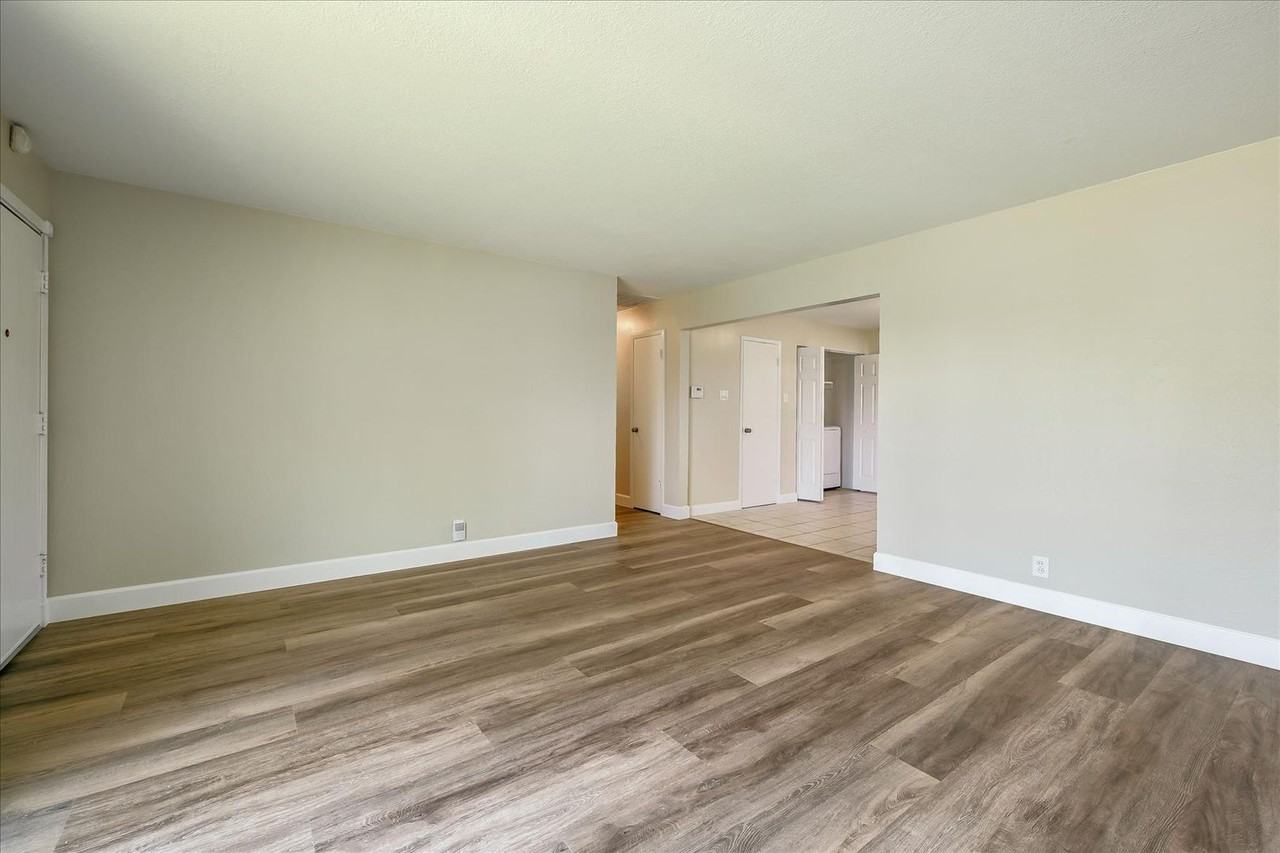 1411 Santa Fe Dr - Photo 7 of 33