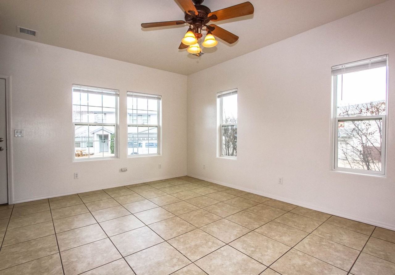 13011 E Cobb Ct - Photo 2 of 18