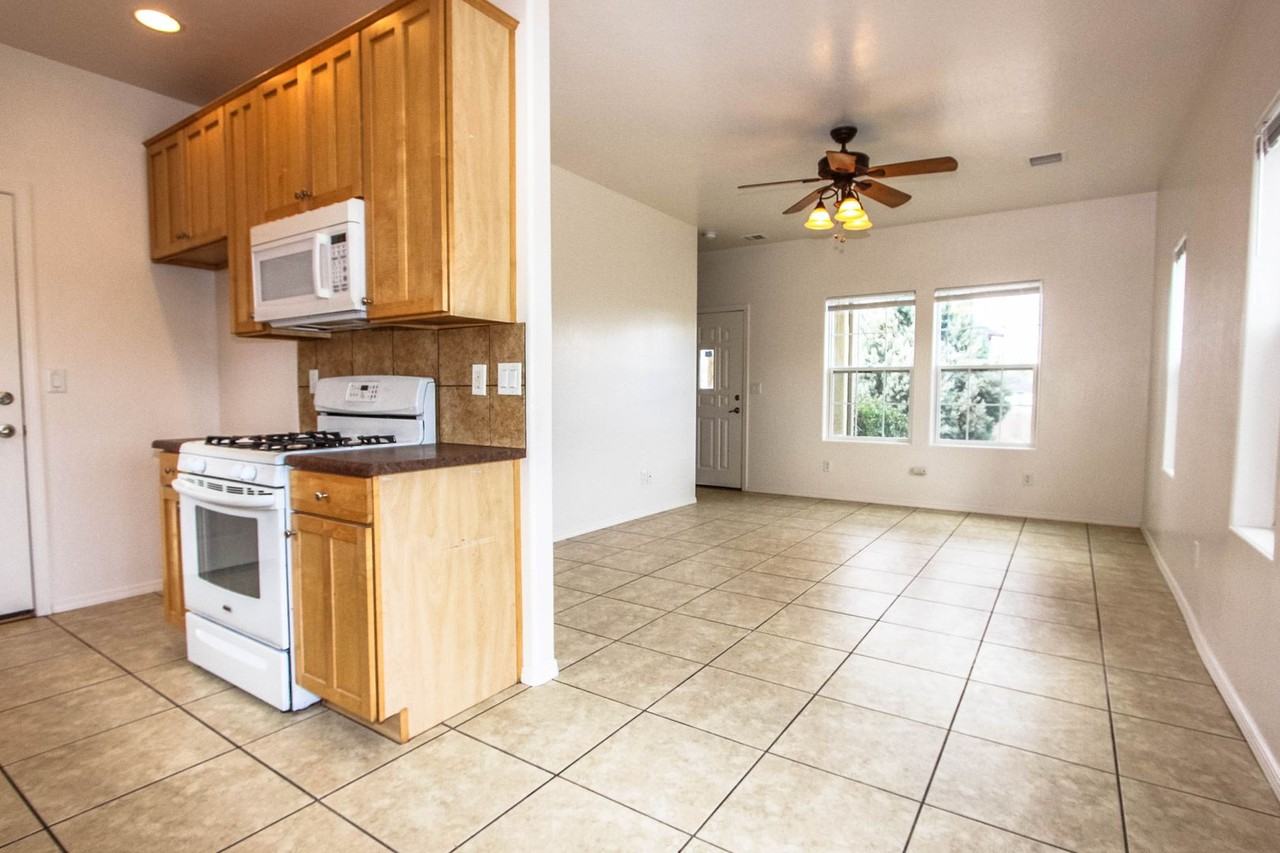 13011 E Cobb Ct - Photo 5 of 18