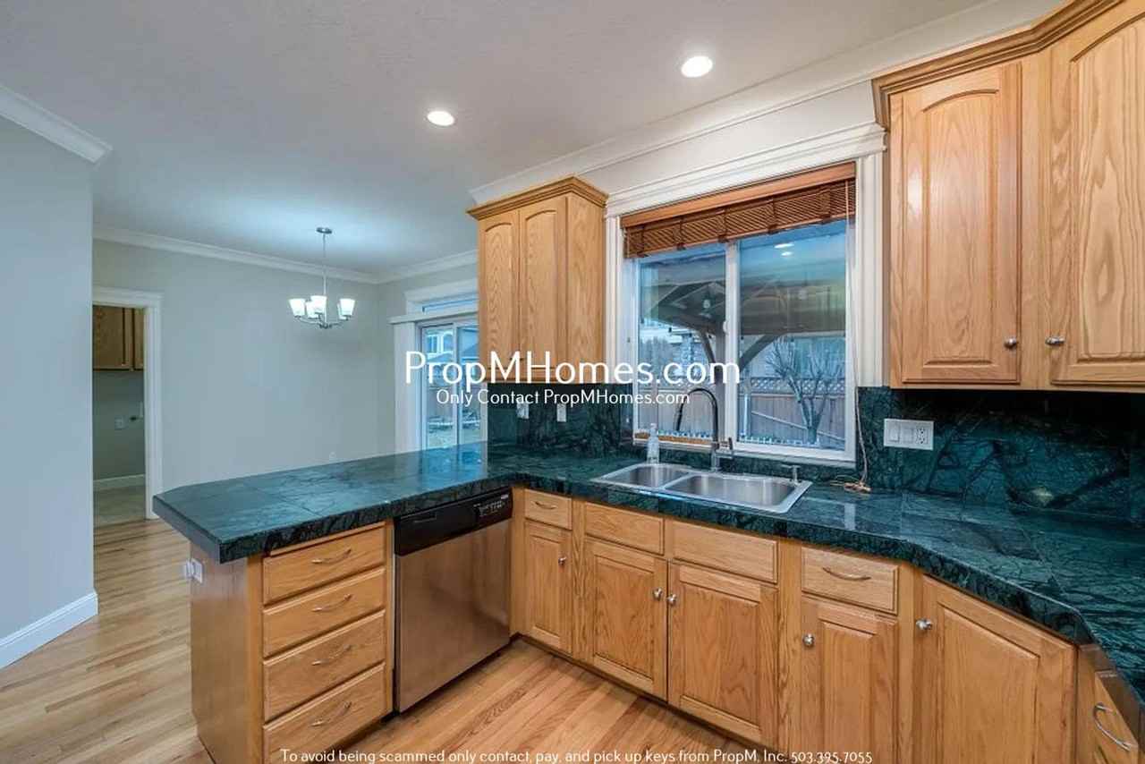 1907 Se 162nd Ave - Photo 7 of 23