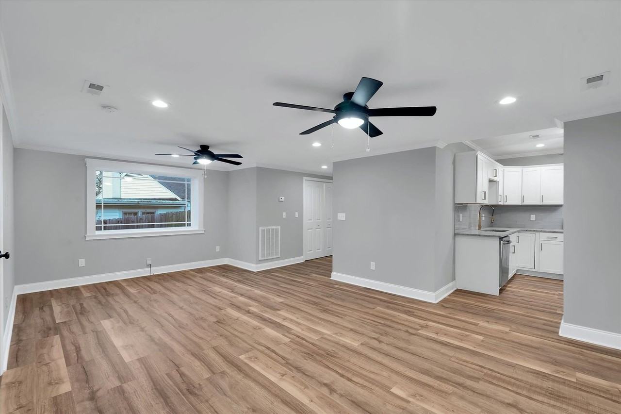 19 Granada Dr - Photo 2 of 24
