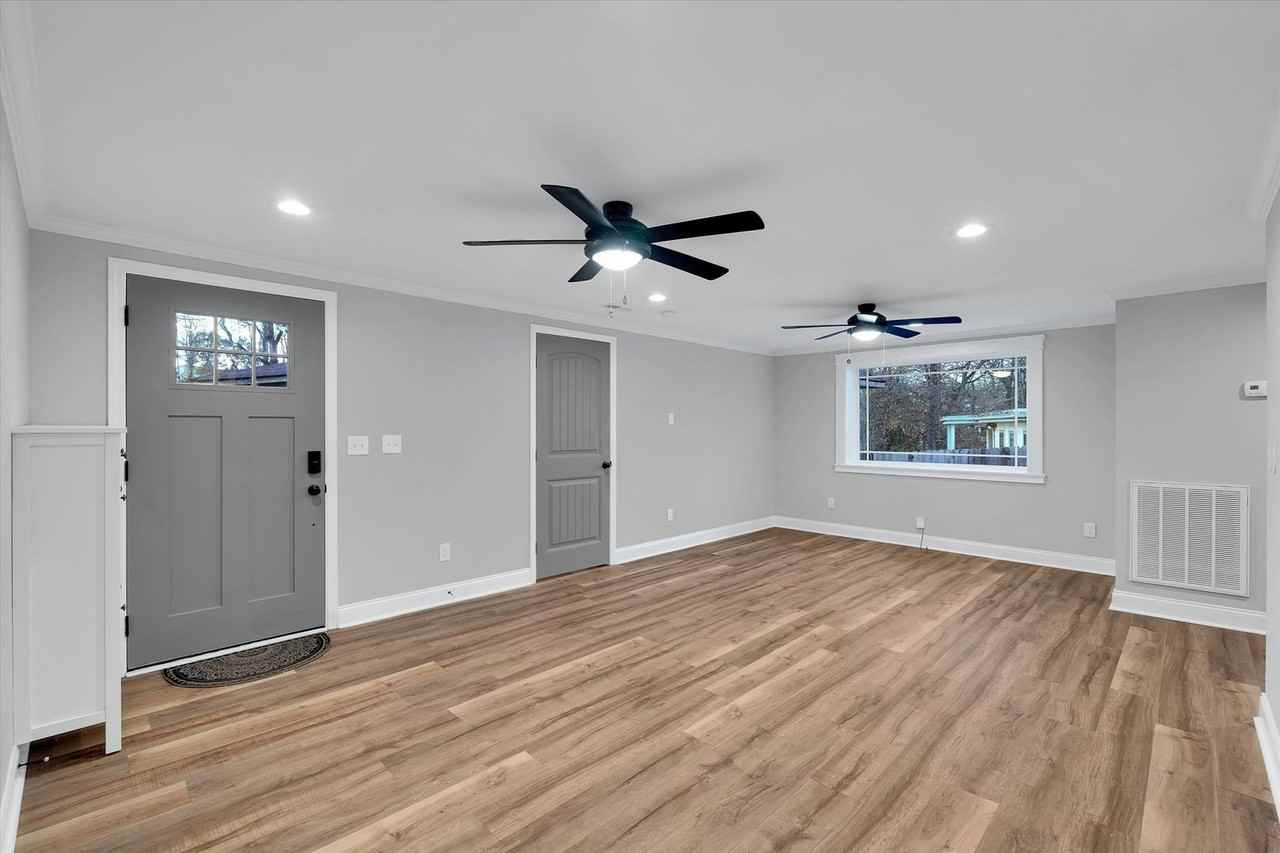 19 Granada Dr - Photo 3 of 24