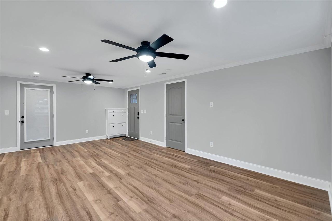 19 Granada Dr - Photo 4 of 24