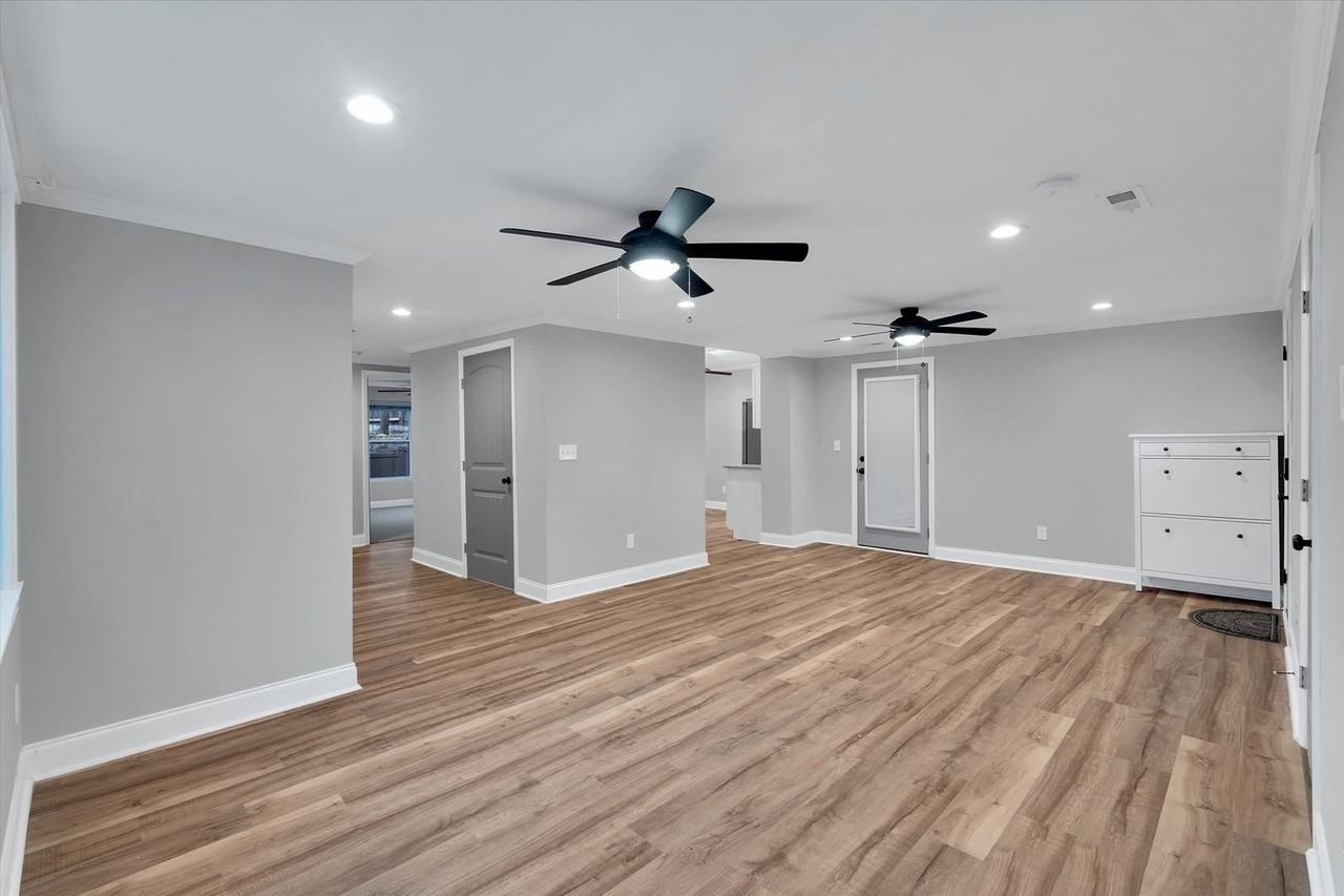 19 Granada Dr - Photo 5 of 24