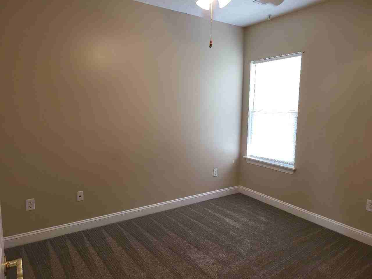 119 Fountain Pointe Ln #201 - Photo 4 of 17