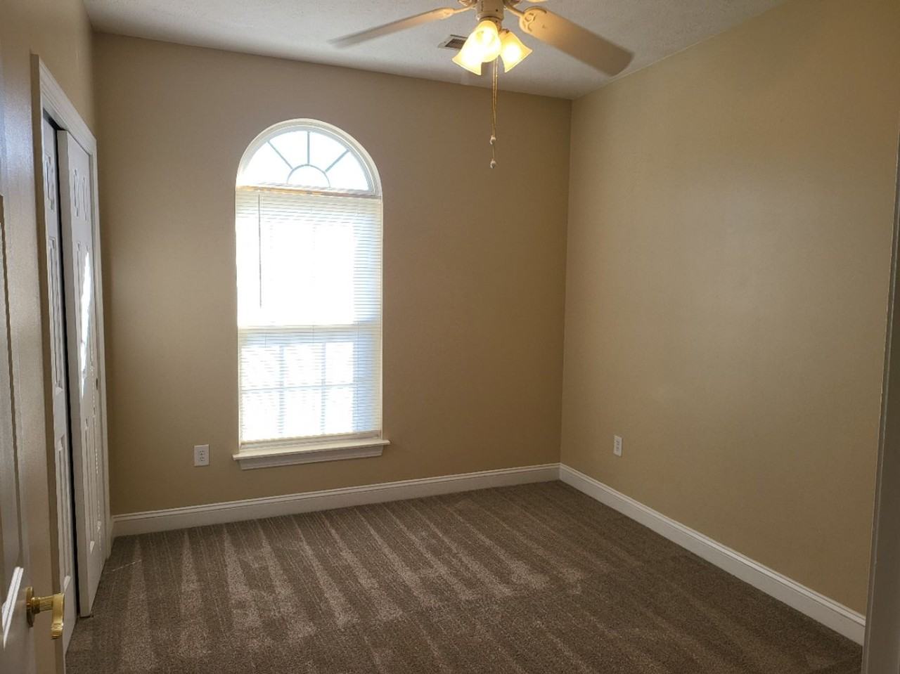 119 Fountain Pointe Ln #201 - Photo 6 of 17