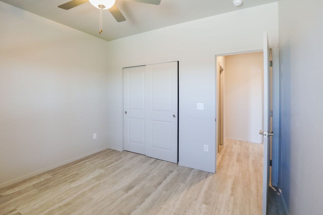 801 Filipino Ave - Photo 6 of 24