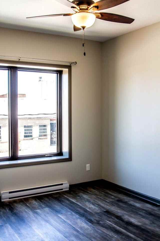209 N Maple St - Photo 2 of 8