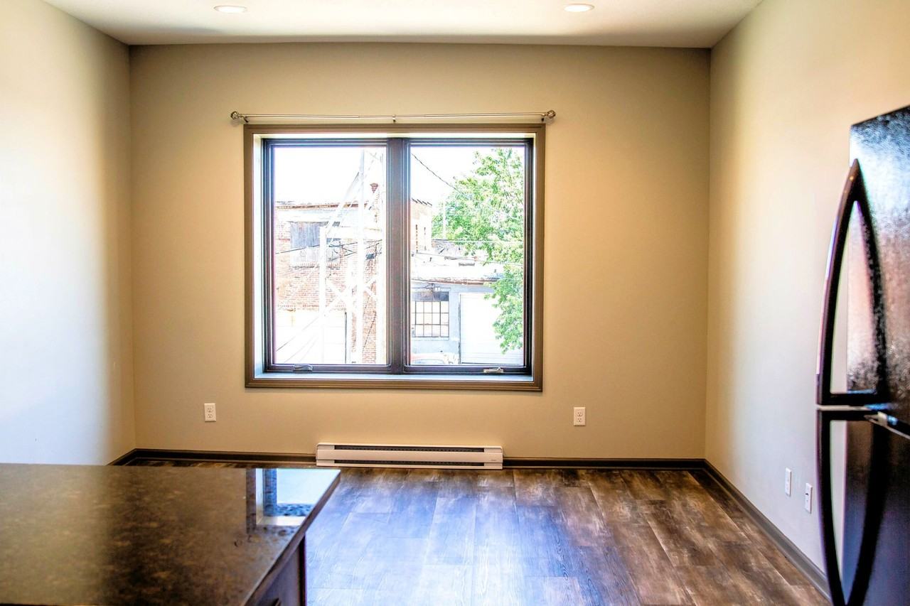 209 N Maple St - Photo 7 of 8