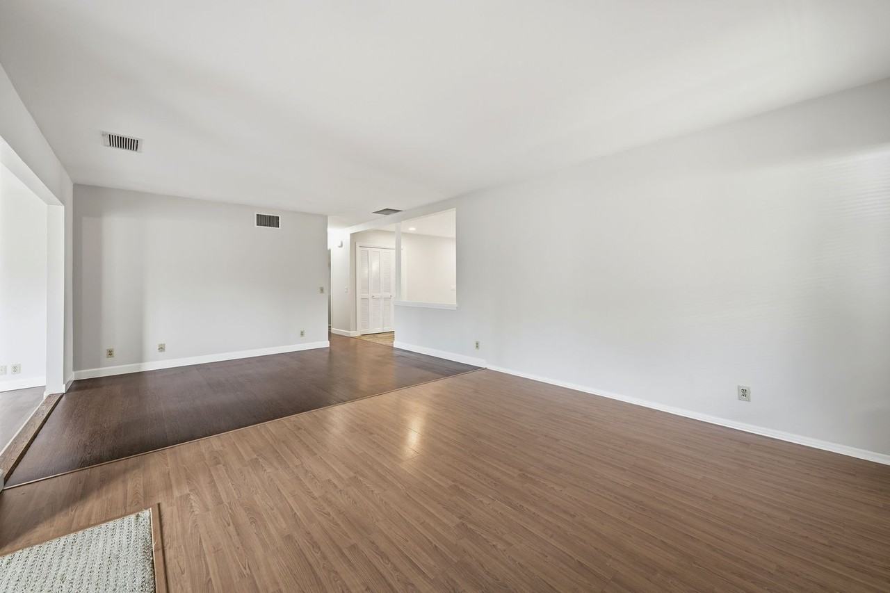 324 E Crystal View Ave - Photo 3 of 16