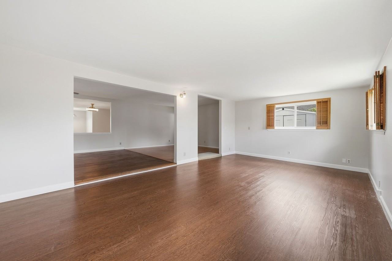 324 E Crystal View Ave - Photo 4 of 16