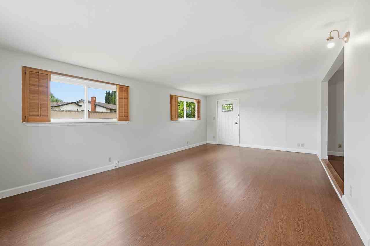 324 E Crystal View Ave - Photo 5 of 16