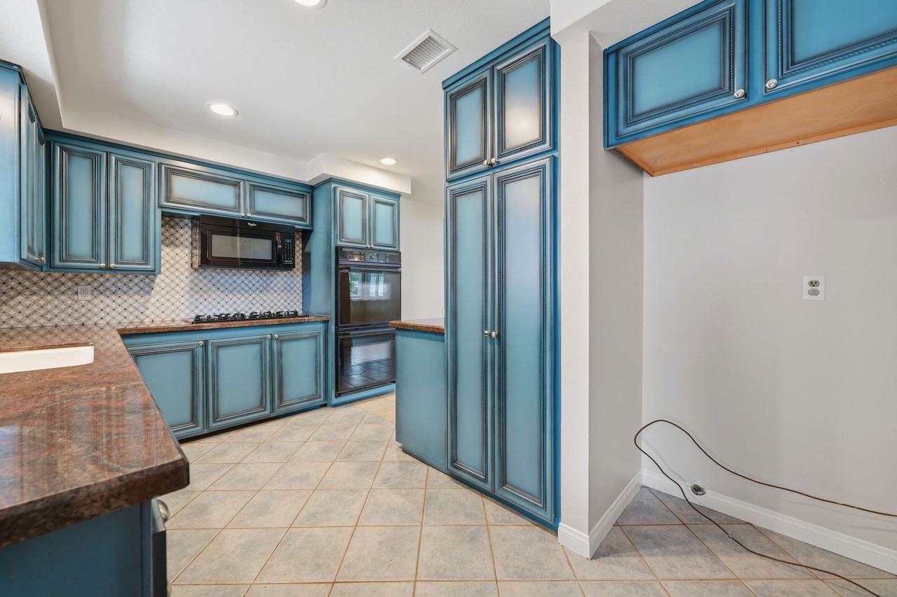 324 E Crystal View Ave - Photo 7 of 16