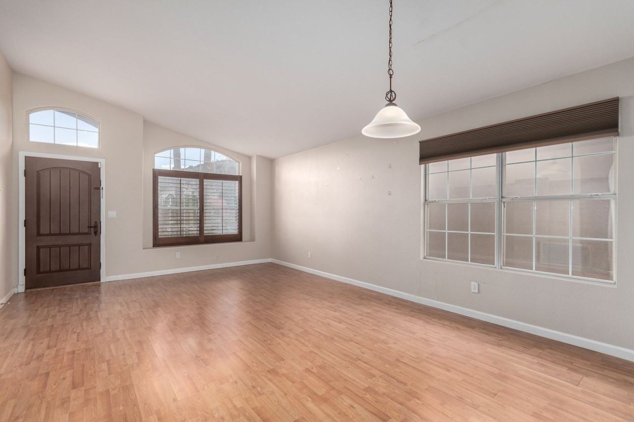 15428 S 23rd Pl - Photo 4 of 34