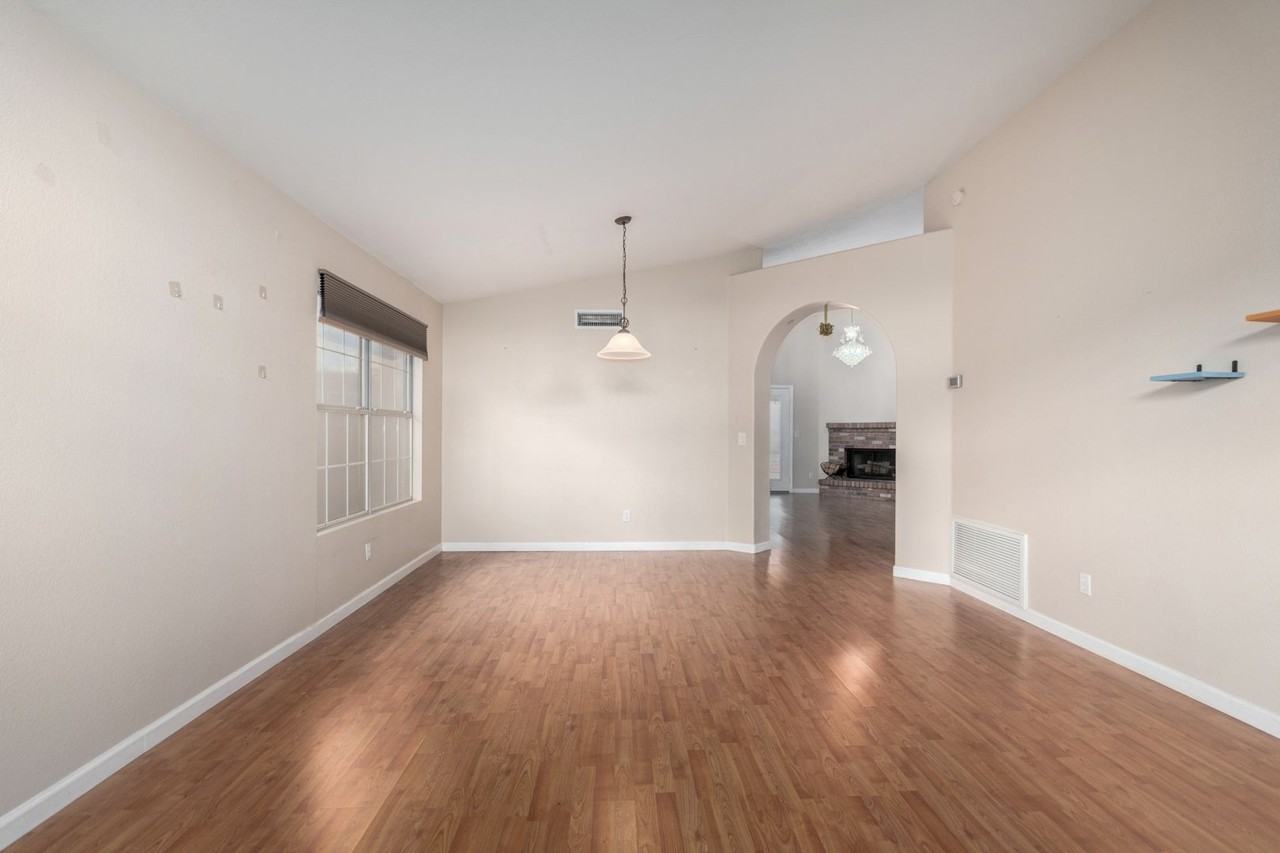 15428 S 23rd Pl - Photo 6 of 34