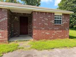 featured image of 3805 E 6th St