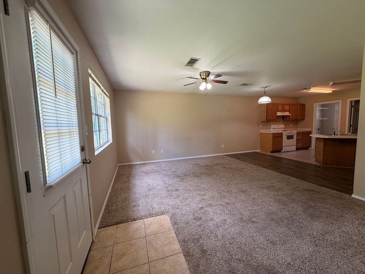 3805 E 6th St - Photo 4 of 9