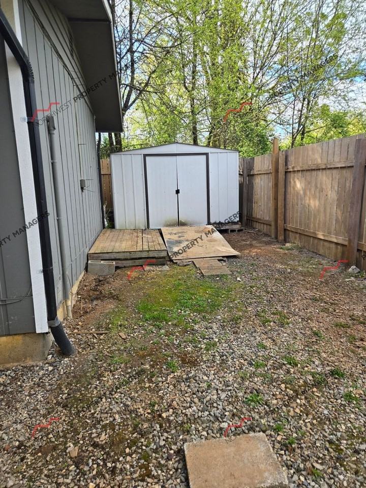 212 Galaxie Rd - Photo 4 of 26