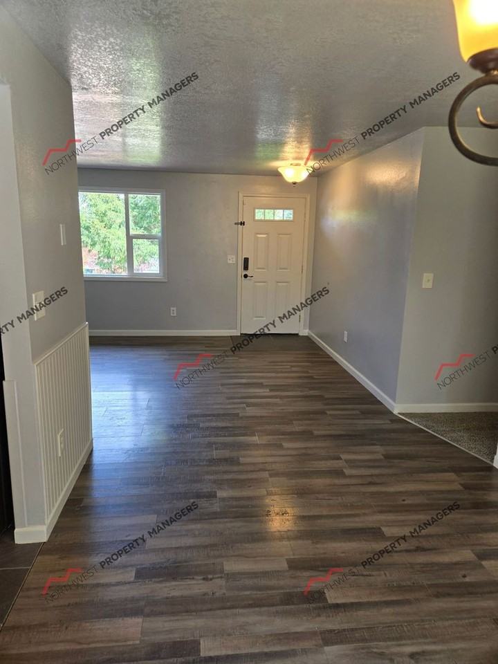 212 Galaxie Rd - Photo 6 of 26