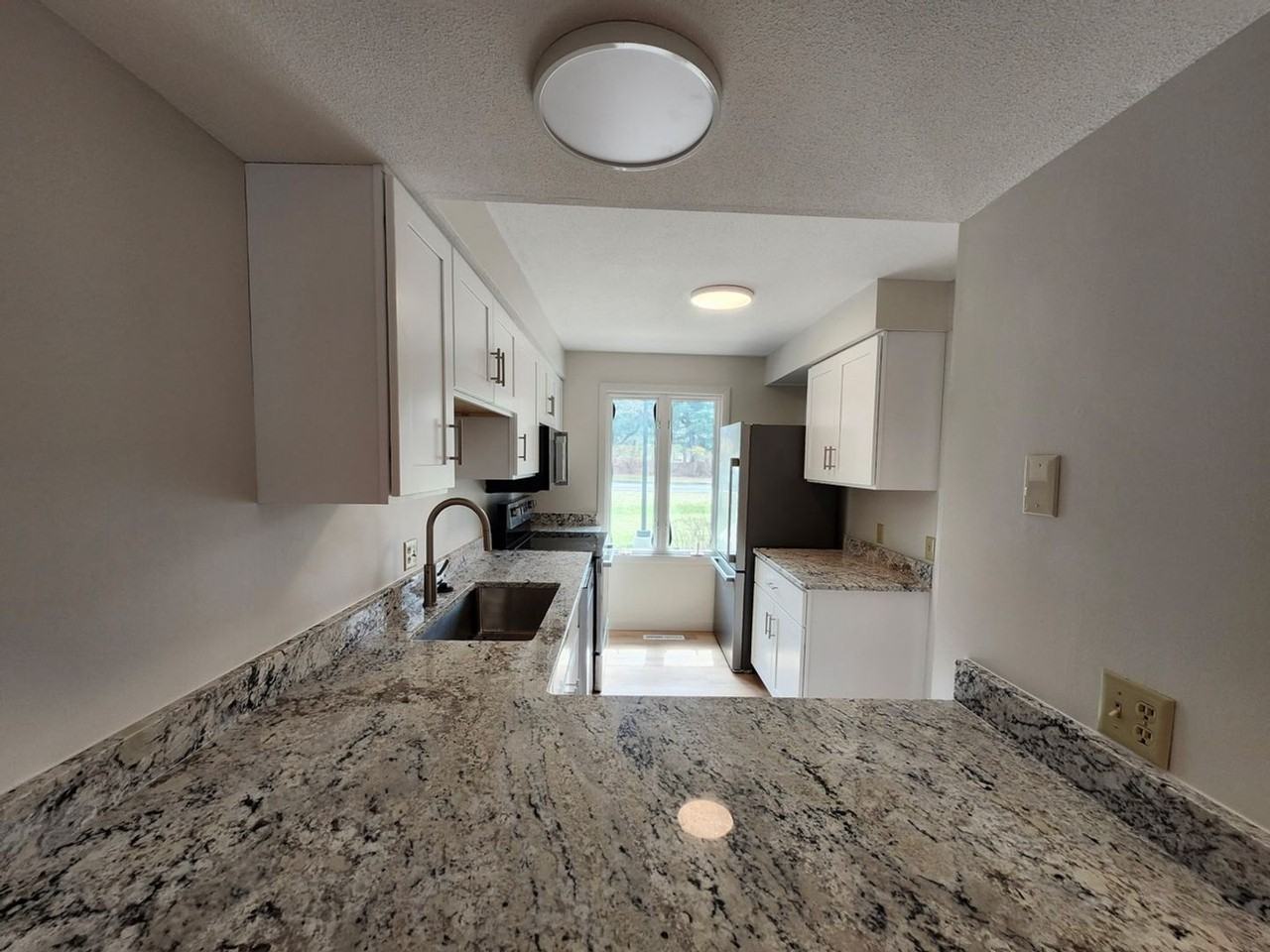 10 Winston Ct - Photo 3 of 16