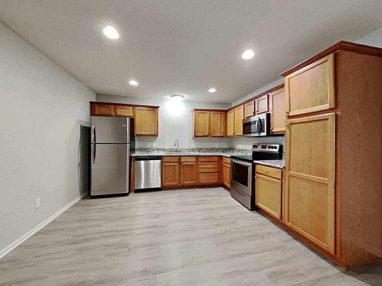 403 Nw Woodbury Dr - Photo 3 of 18