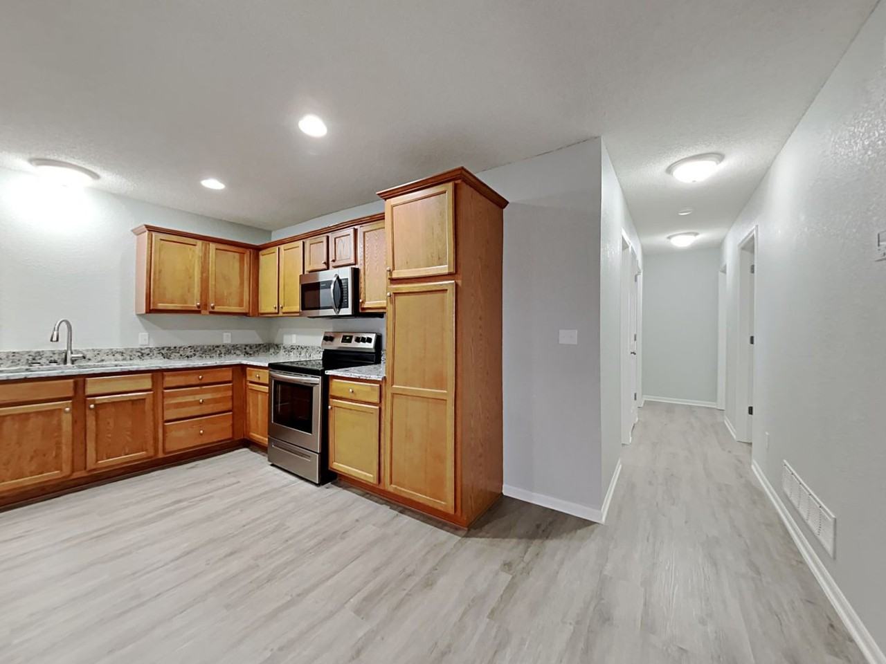 403 Nw Woodbury Dr - Photo 4 of 18