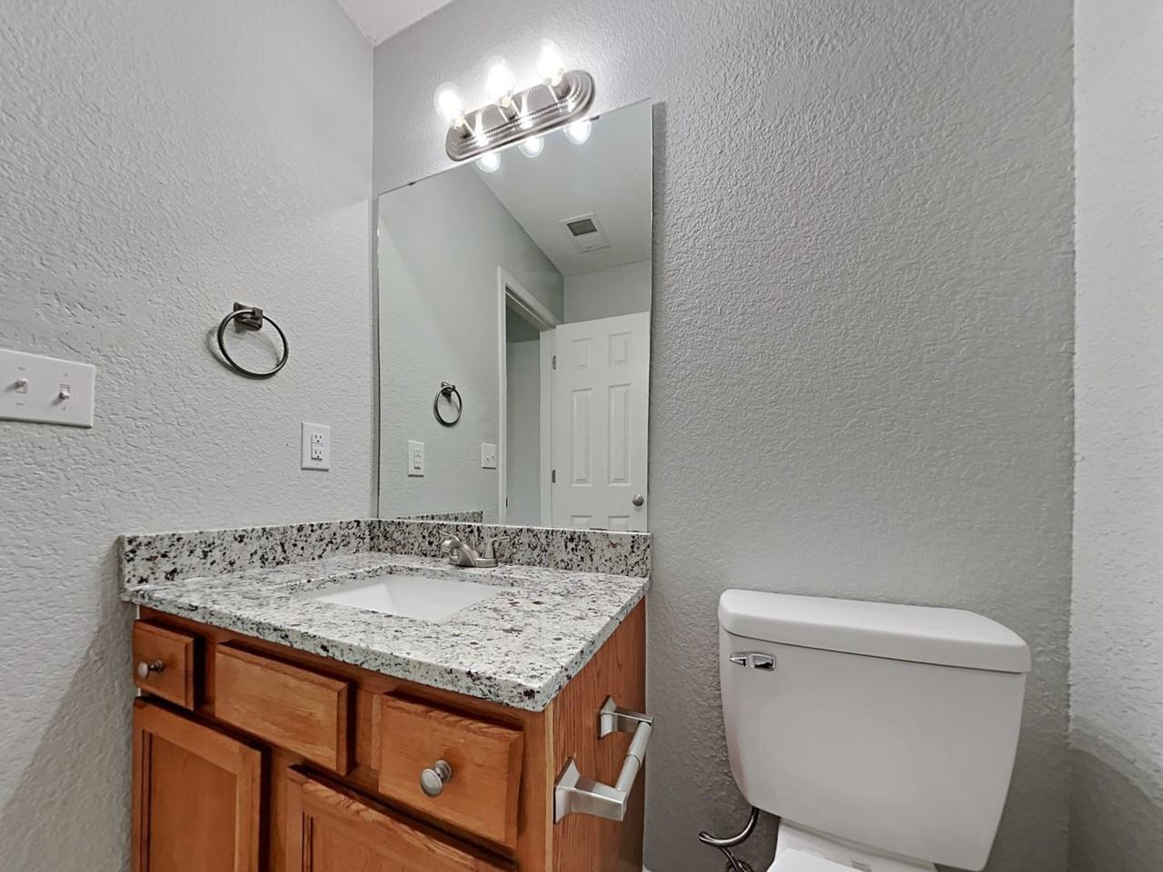 403 Nw Woodbury Dr - Photo 7 of 18