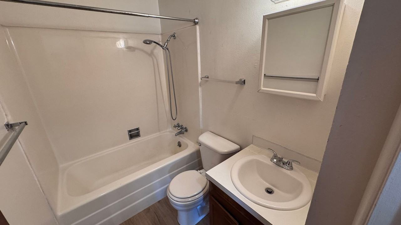 Clearview Apartments - Photo 5 of 6
