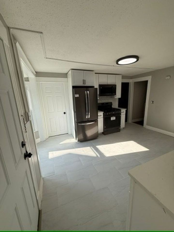 82 Bartholomew St - Photo 2 of 14