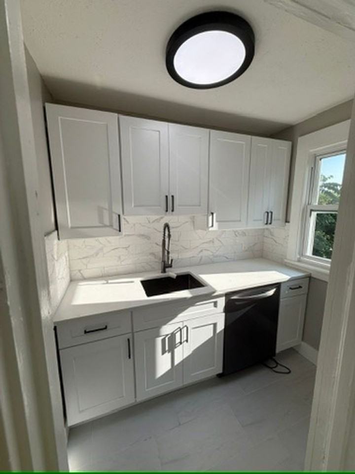 82 Bartholomew St - Photo 4 of 14
